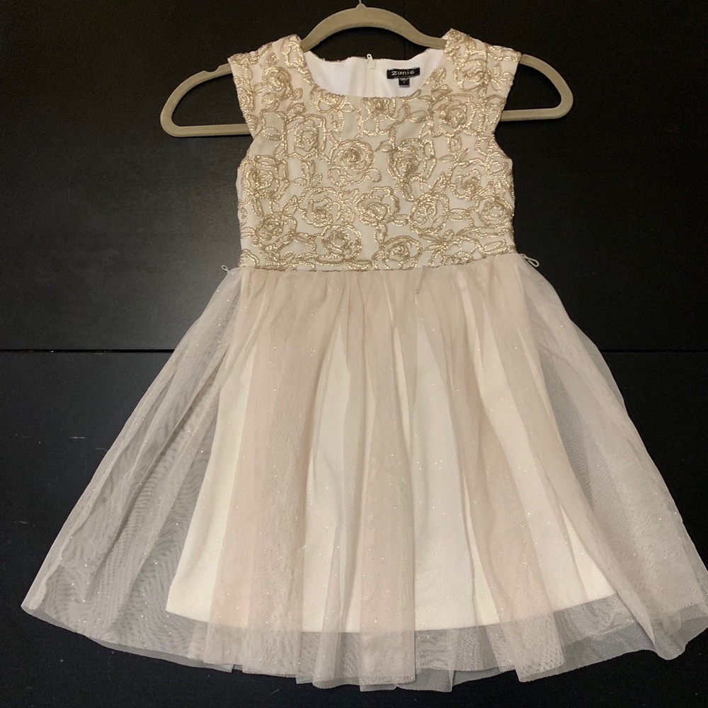 Size 7 Formal dress.